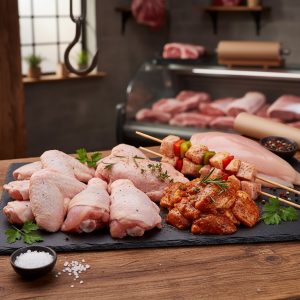 Colis volaille d’été – Sélection de poulet, brochettes et ailes préparées par la Boucherie Le Billot à Saint-Alban